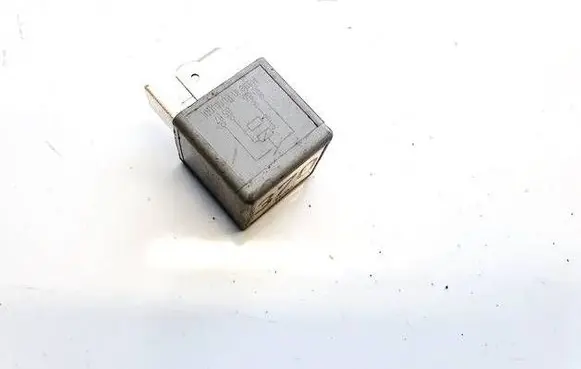 Volkswagen PASSAT B5.5 Other relay 8D0951253A v23134-j52-x300