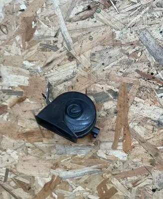 Volvo V40 Horn signal 4646522
