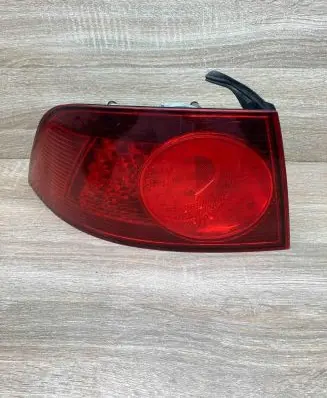Volkswagen Phaeton Rear/tail lights 333155L