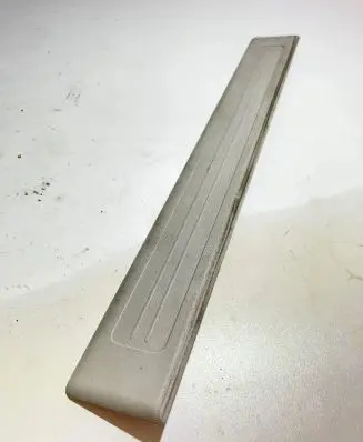 Mercedes-Benz GL X164 Front sill trim cover A1646800335