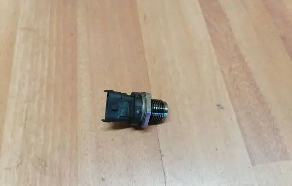 Renault Espace IV Fuel pressure sensor 0281002916