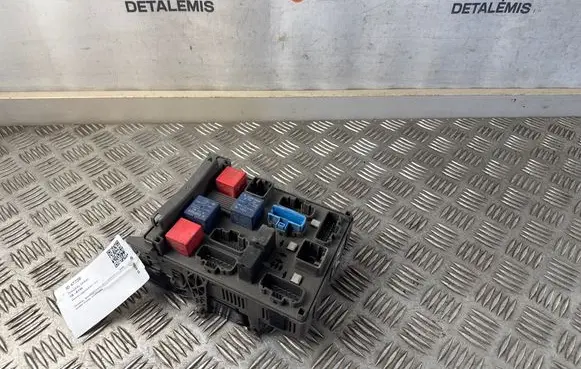Renault Laguna II Fuse module 21653295 518002209