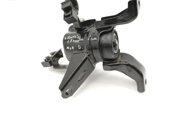 Toyota Auris E180 Engine mount bracket