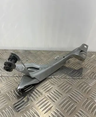 Audi A6 C7 Fender mounting bracket 4G0821135A