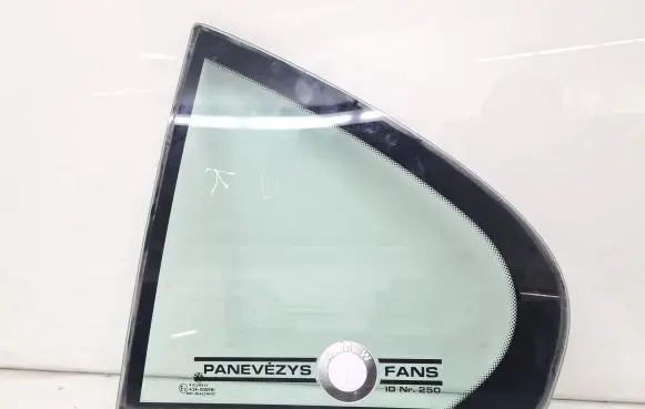 BMW 5 E39 Rear vent window glass AS2