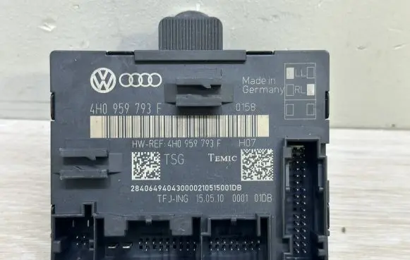 Volkswagen Touareg II Door control unit/module 4H0959793F