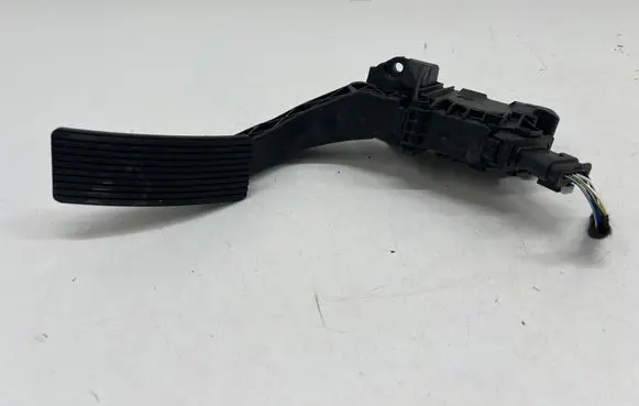 Mercedes-Benz GLA H247 Accelerator throttle pedal A1773002100