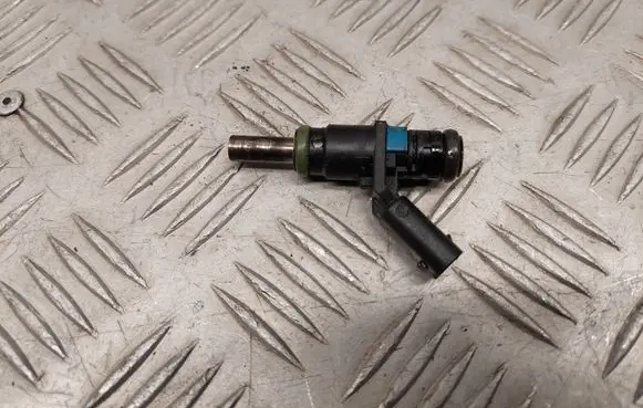 Audi Q7 4M Fuel injector 06E906031A 06E095D