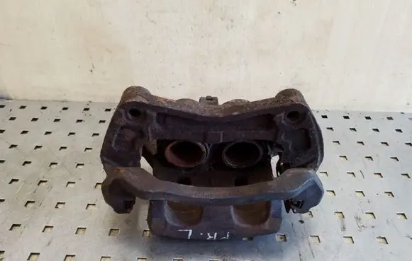 Nissan Pathfinder R51 Front brake caliper