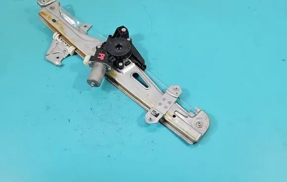 Suzuki SX4 S-Cross Front door window regulator with motor IMPRK1455654