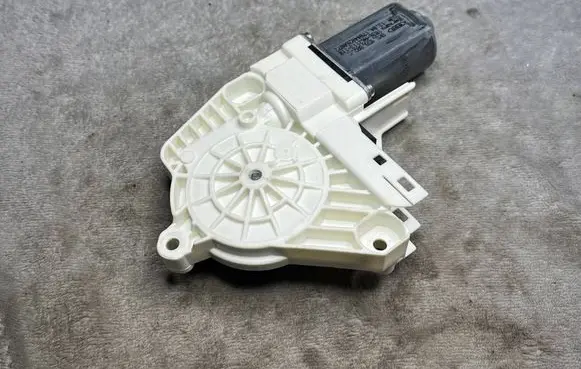 Audi A3 8Y Rear glass lock/latch X223 8K0959802C