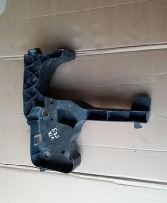 Renault Megane II Front bumper mounting bracket 8200137495