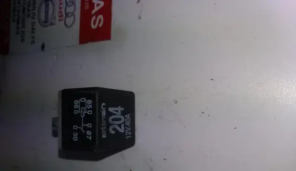 Volkswagen PASSAT B5 Other relay 431951253H