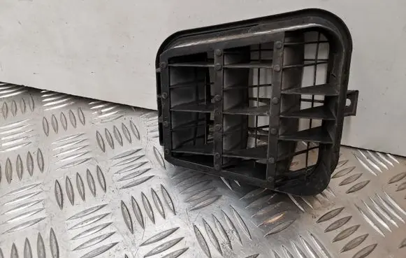 Audi A4 S4 B7 8E 8H Quarter panel pressure vent 4B0819181B