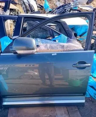 Volkswagen Touareg I Front door 
