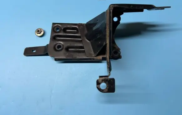 Skoda Fabia Mk2 (5J) ABS pump bracket 6R1614235C