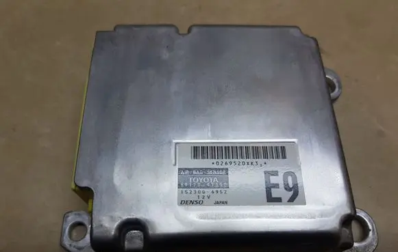 Toyota Prius (XW20) Airbag control unit/module 8917047390