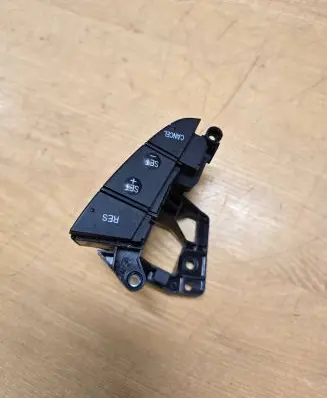 Mazda CX-7 Steering wheel buttons/switches 