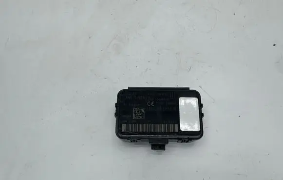 Jaguar XE Antenna control unit K8D215K602