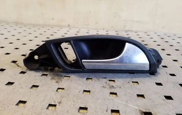 Audi Q7 4L Front door interior handle 4L0837020