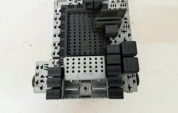Volvo S60 Fuse module 30657428