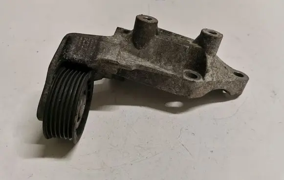 Ford Mondeo Mk III Engine mounting bracket XS7E10039BA