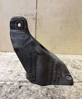 BMW 3 E90 E91 Engine mounting bracket 6760320 22116760320