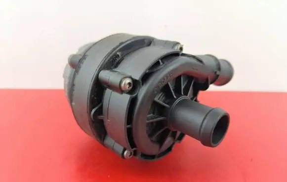 Volkswagen PASSAT B8 Electric auxiliary coolant/water pump 04L965567B