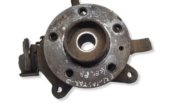 Nissan Primastar Front wheel hub 