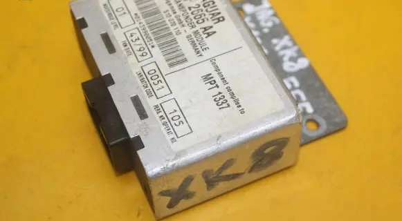 Jaguar XJ X351 Door central lock control unit/module LNF2665AA