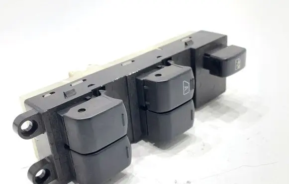 Nissan Note (E11) Electric window control switch 