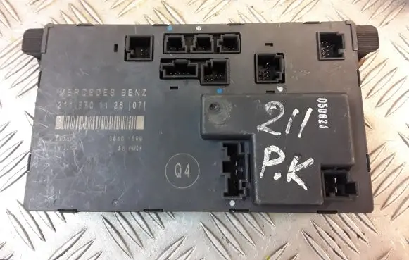Mercedes-Benz E W211 Door control unit/module 2118701126 A2118701126