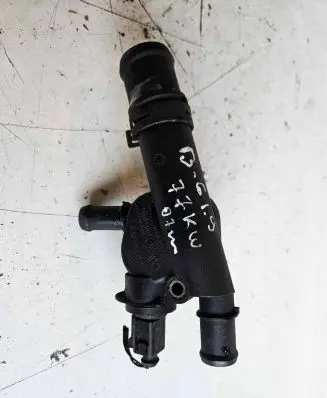 Volkswagen PASSAT B6 Engine coolant pipe/hose 038121132D