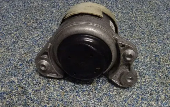 Mercedes-Benz E W213 Engine mount bracket A2132402100