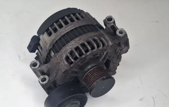 BMW 1 E81 E87 Generator/alternator 7550469 0121715017
