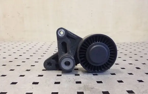 Audi Q7 4L Generator/alternator belt tensioner 059145201F