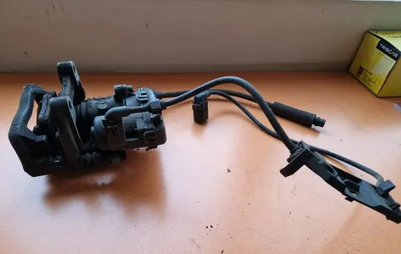 Mercedes-Benz B W246 W242 Rear brake caliper A2464232198