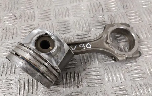 Toyota Corolla Verso AR10 Piston with connecting rod 132010R010 131010R010