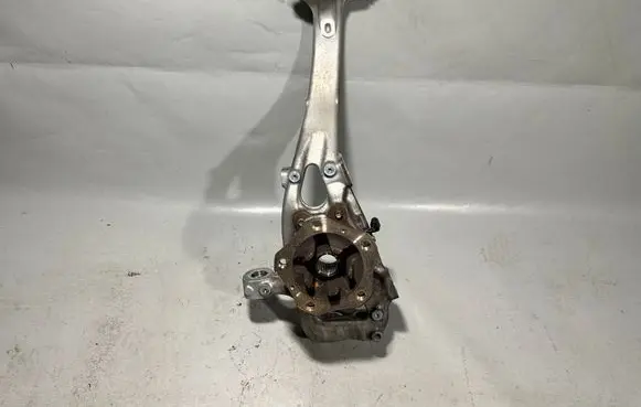 Front wheel hub spindle knuckle