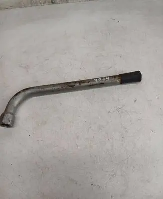 Volkswagen PASSAT B5.5 Wheel nut wrench 853012235
