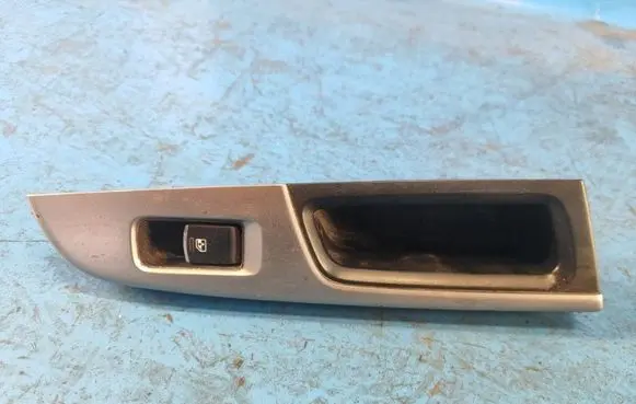 Subaru Crosstrek II Electric window control switch 83071FJ180