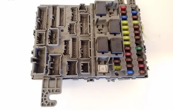 Honda FR-V Fuse module G130EUIM 070220 SJHG013
