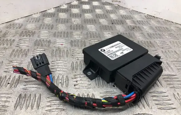 BMW 5 F10 F11 Hand brake control module 6858017 23122010 32620276A