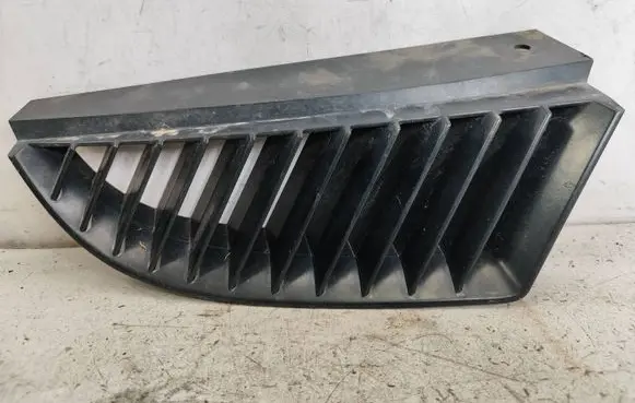 Mitsubishi Colt Front bumper upper radiator grill MN127774