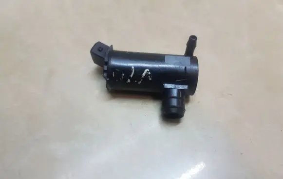 Volvo V70 Windscreen/windshield washer pump