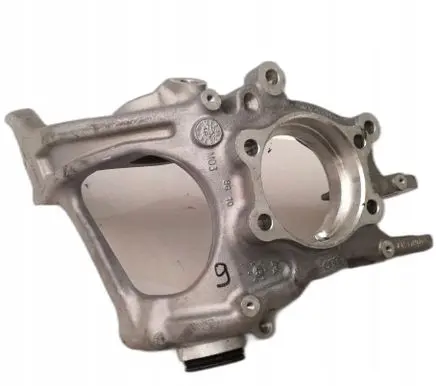 Rear wheel hub spindle/knuckle
