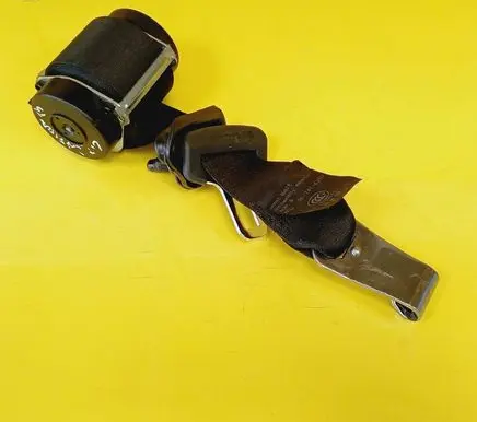Rear seatbelt
