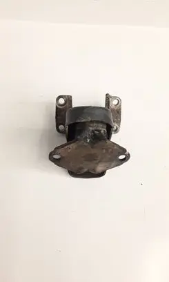 Toyota Land Cruiser (BJ70) Engine mounting bracket