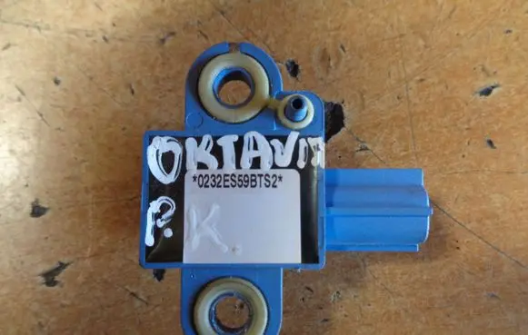 Skoda Octavia Mk2 (1Z) Airbag deployment crash/impact sensor 1K0955557A