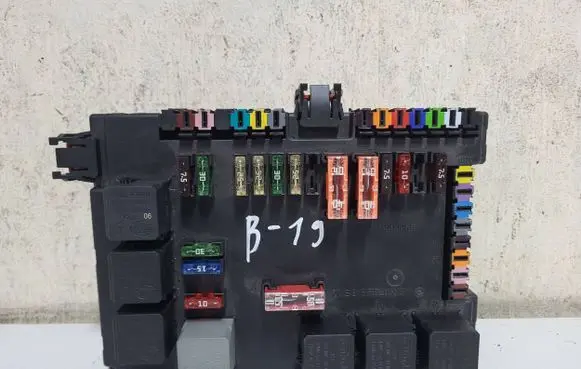 Mercedes-Benz S W221 Fuse module A2215403250 A2215450801 08022178